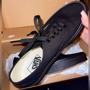 ❤️ Vans Black Canvas Sneakers